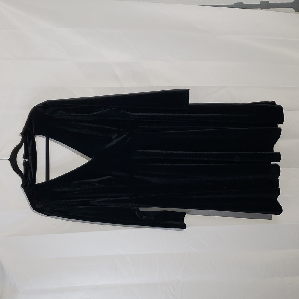 Elegant Black Velvet Dress Torrid Size 3 Midi Deep V Swing Vamp Goth Witchy